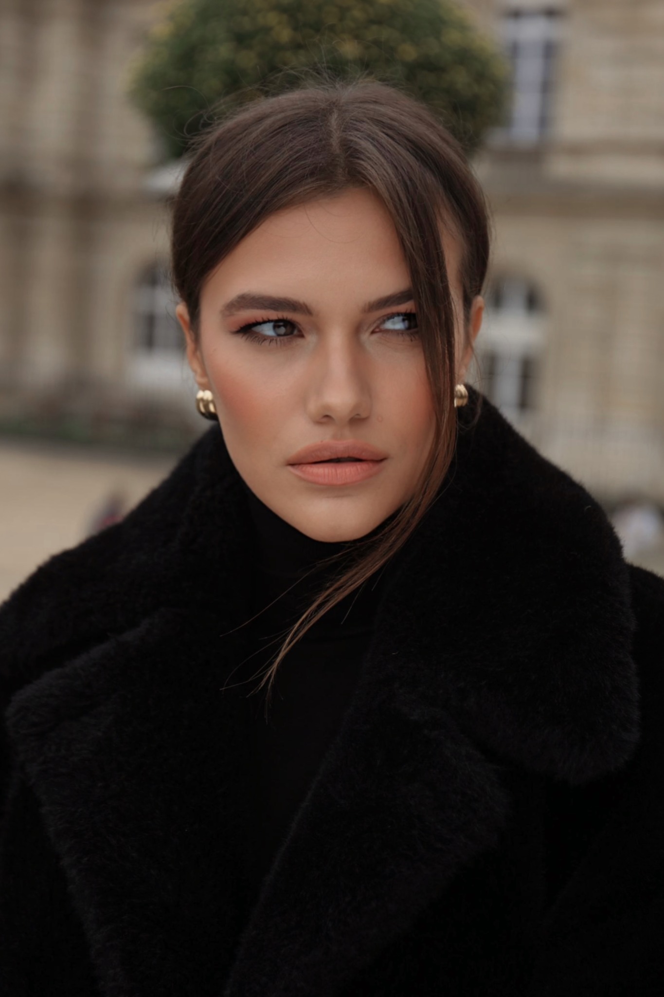 Alix R · Editorial Look #1